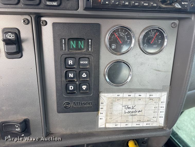 image for item ET8603 2018 Kenworth T370 truck cab and chassis