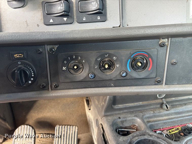 image for item ET8603 2018 Kenworth T370 truck cab and chassis