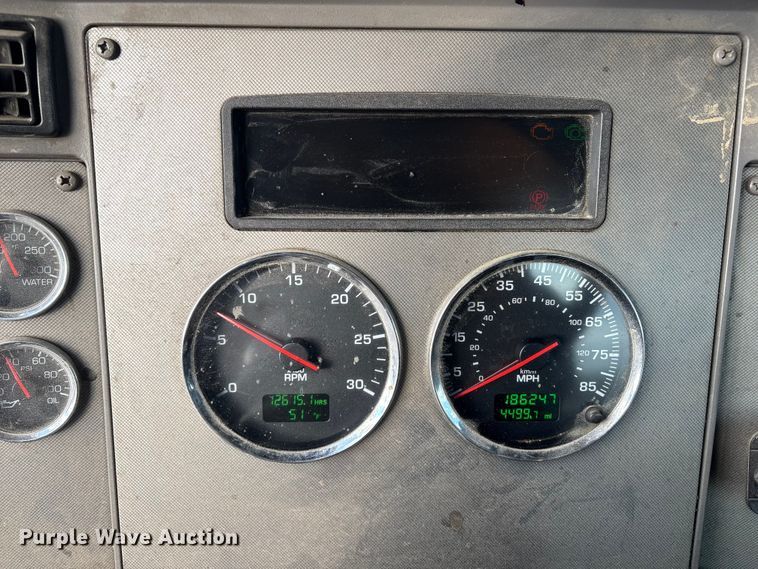 image for item ET8603 2018 Kenworth T370 truck cab and chassis