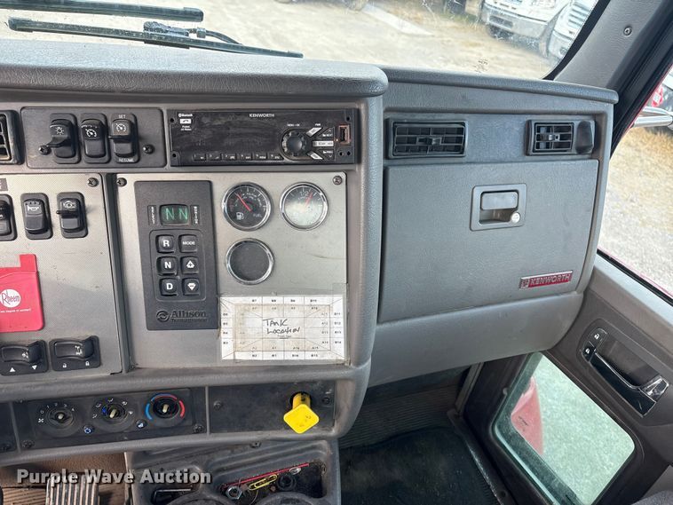 image for item ET8603 2018 Kenworth T370 truck cab and chassis