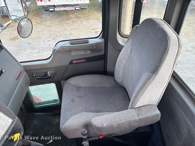 image for item ET8603 2018 Kenworth T370 truck cab and chassis