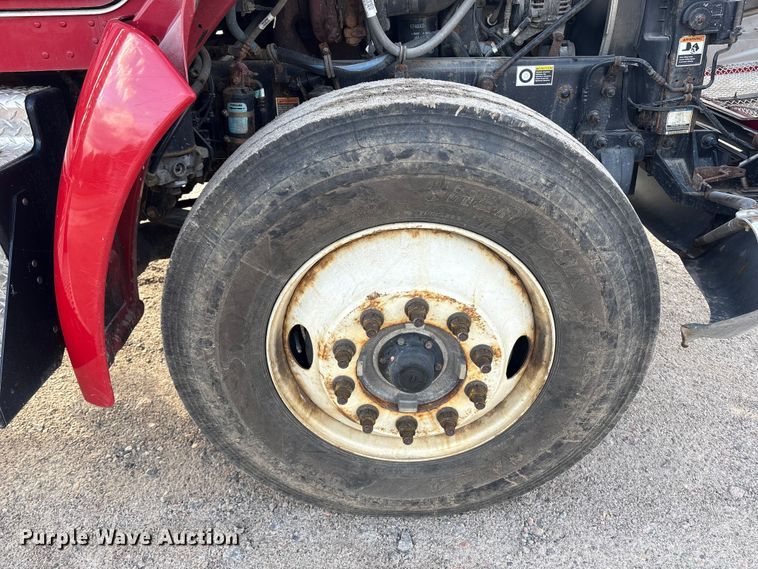 image for item ET8603 2018 Kenworth T370 truck cab and chassis