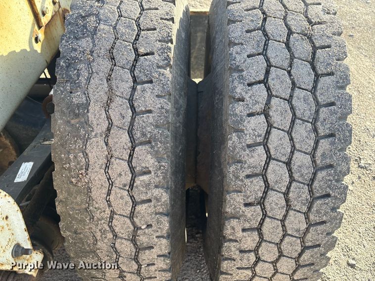 image for item ET8603 2018 Kenworth T370 truck cab and chassis