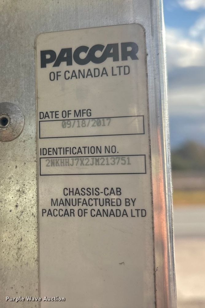 image for item ET8603 2018 Kenworth T370 truck cab and chassis