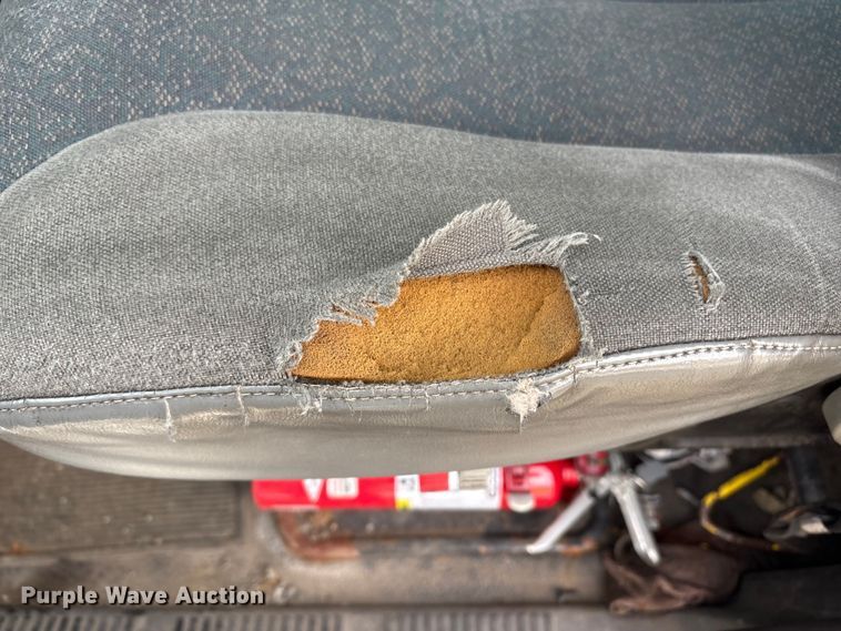 image for item ET8611 2004 International 8600 semi truck