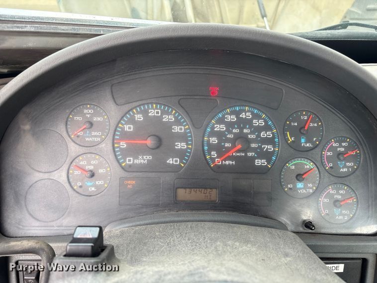 image for item ET8611 2004 International 8600 semi truck