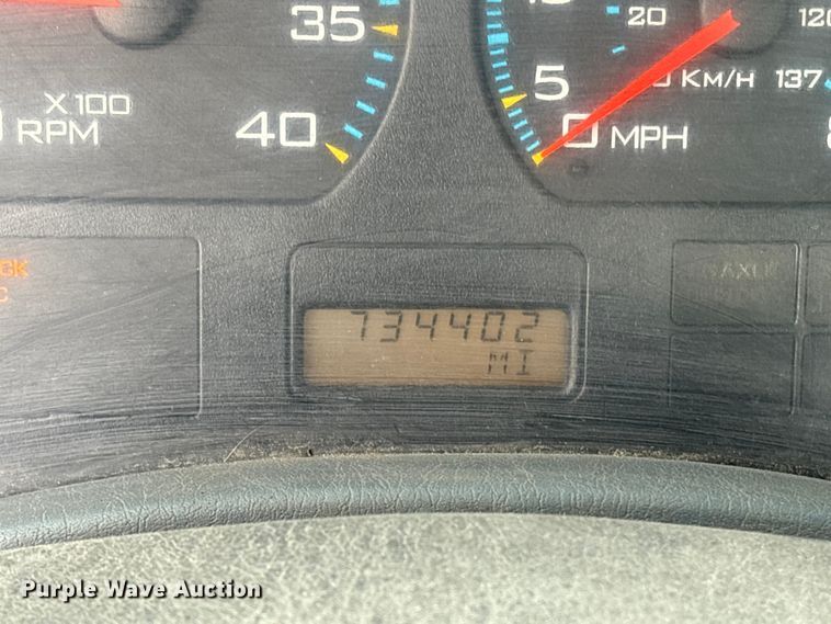 image for item ET8611 2004 International 8600 semi truck