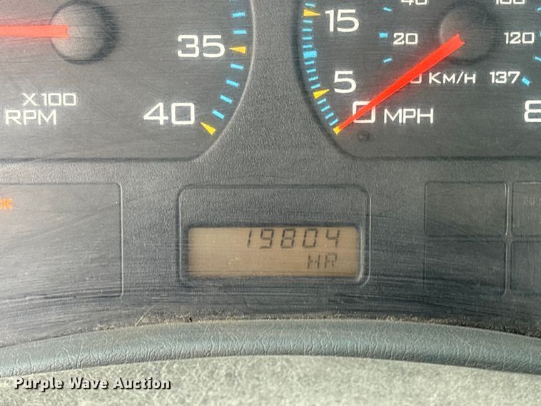 image for item ET8611 2004 International 8600 semi truck