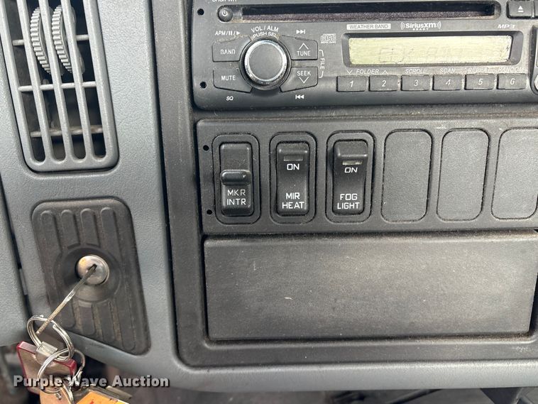 image for item ET8611 2004 International 8600 semi truck