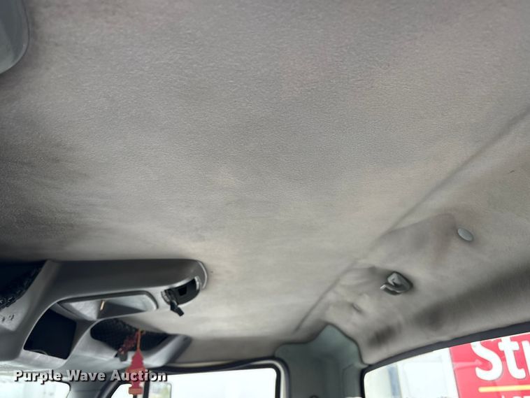 image for item ET8611 2004 International 8600 semi truck