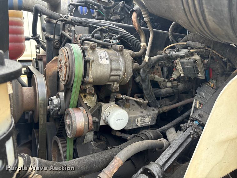 image for item ET8611 2004 International 8600 semi truck