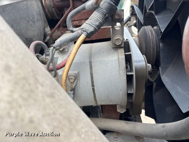 image for item ET8611 2004 International 8600 semi truck