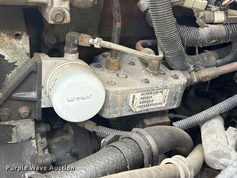 image for item ET8611 2004 International 8600 semi truck