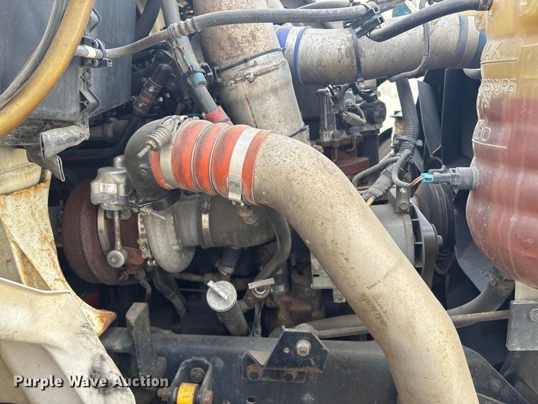 image for item ET8611 2004 International 8600 semi truck