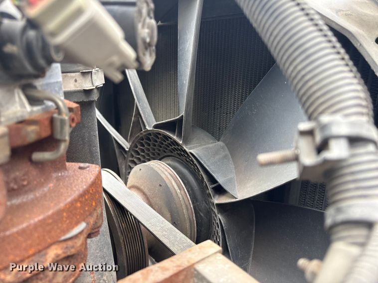 image for item ET8611 2004 International 8600 semi truck