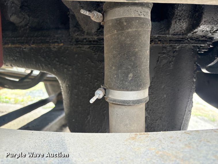 image for item ET8611 2004 International 8600 semi truck