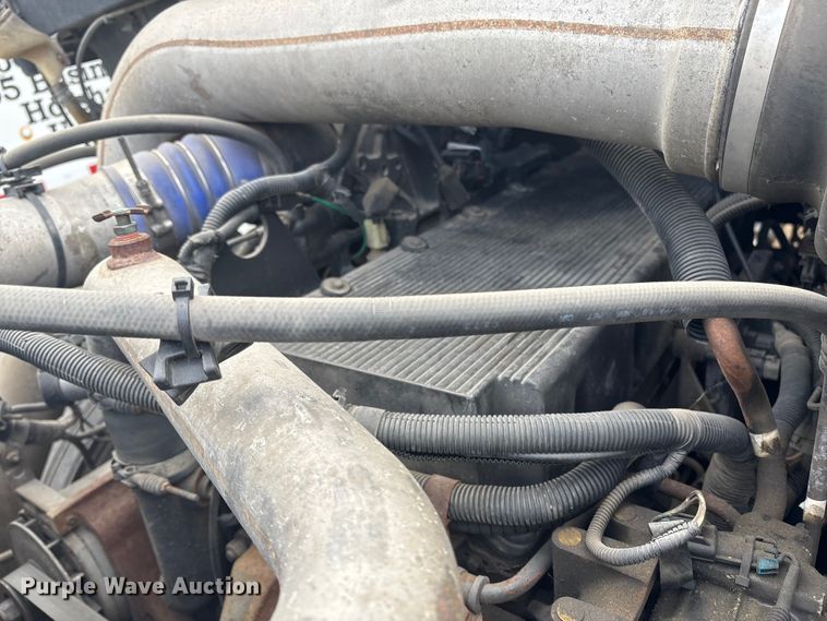 image for item ET8611 2004 International 8600 semi truck