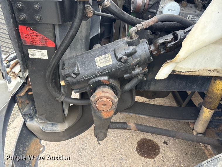 image for item ET8611 2004 International 8600 semi truck