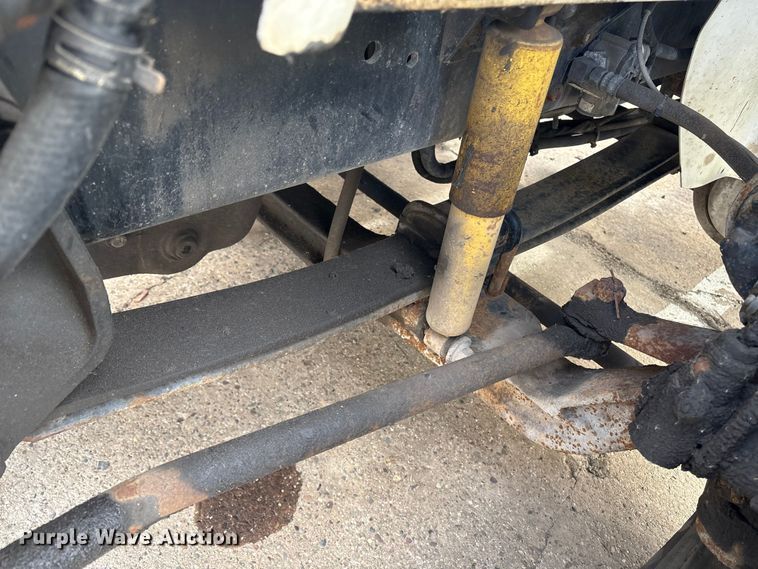 image for item ET8611 2004 International 8600 semi truck