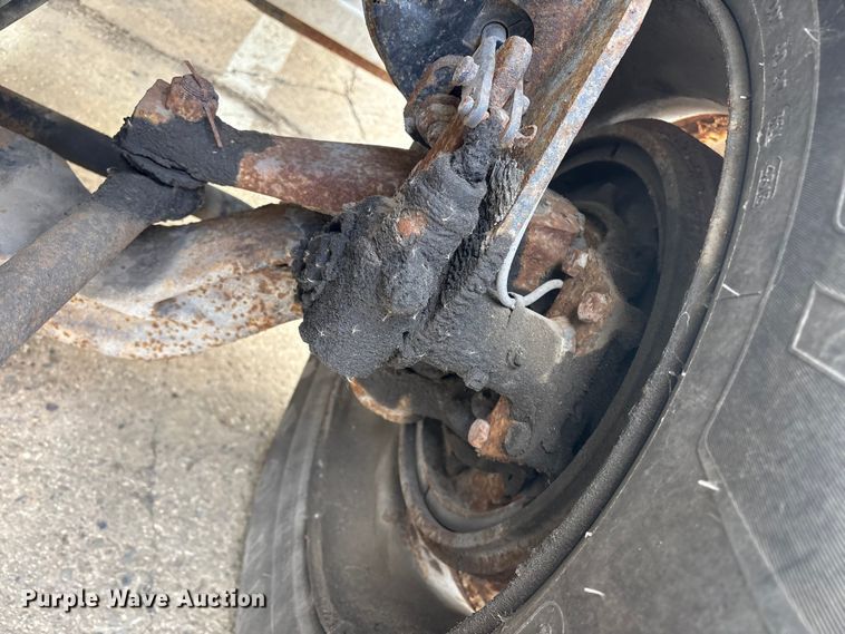 image for item ET8611 2004 International 8600 semi truck