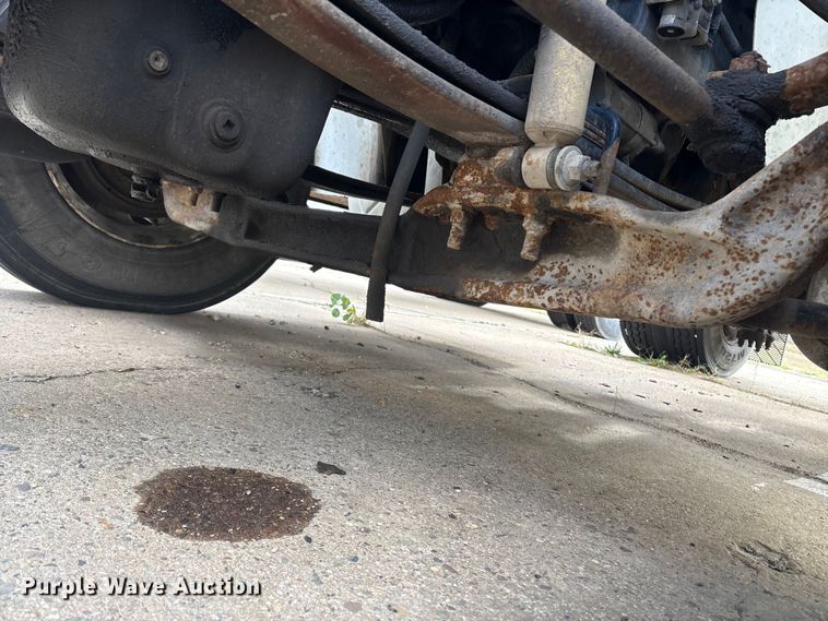 image for item ET8611 2004 International 8600 semi truck