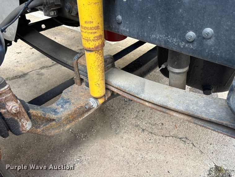 image for item ET8611 2004 International 8600 semi truck