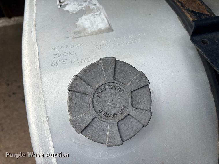 image for item ET8611 2004 International 8600 semi truck