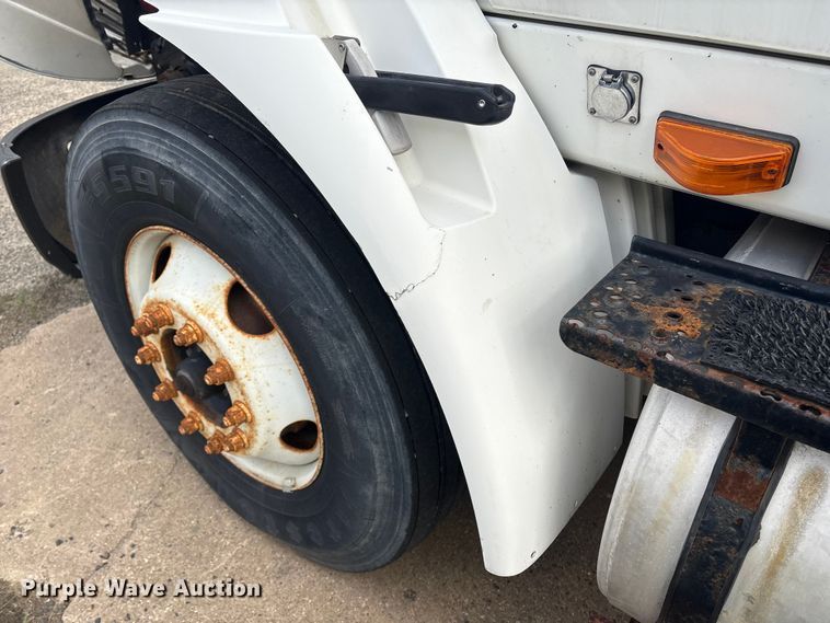 image for item ET8611 2004 International 8600 semi truck