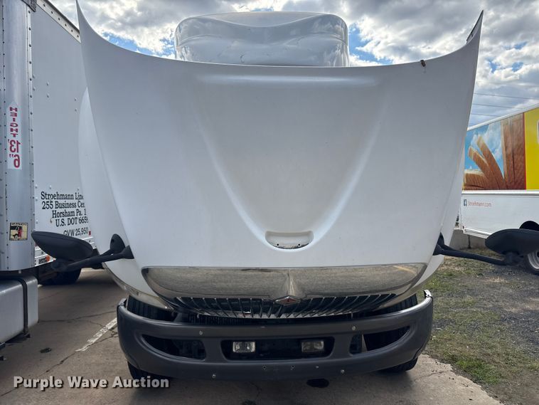 image for item ET8611 2004 International 8600 semi truck