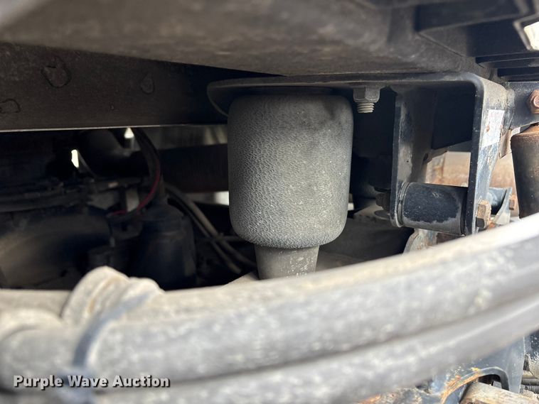 image for item ET8611 2004 International 8600 semi truck