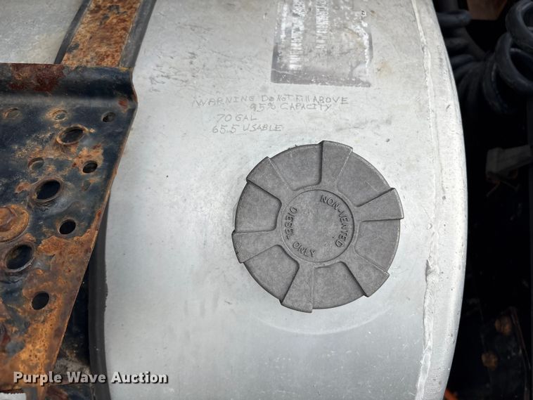 image for item ET8611 2004 International 8600 semi truck