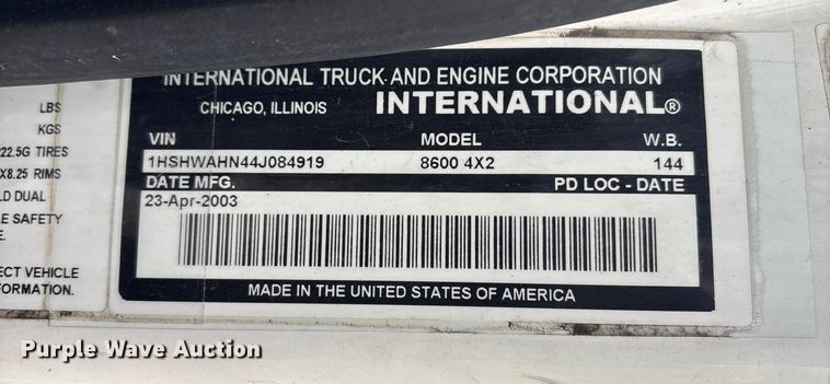 image for item ET8611 2004 International 8600 semi truck
