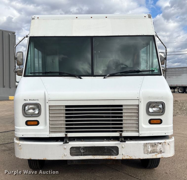 image for item ET8613 2013 Ford F59 delivery truck