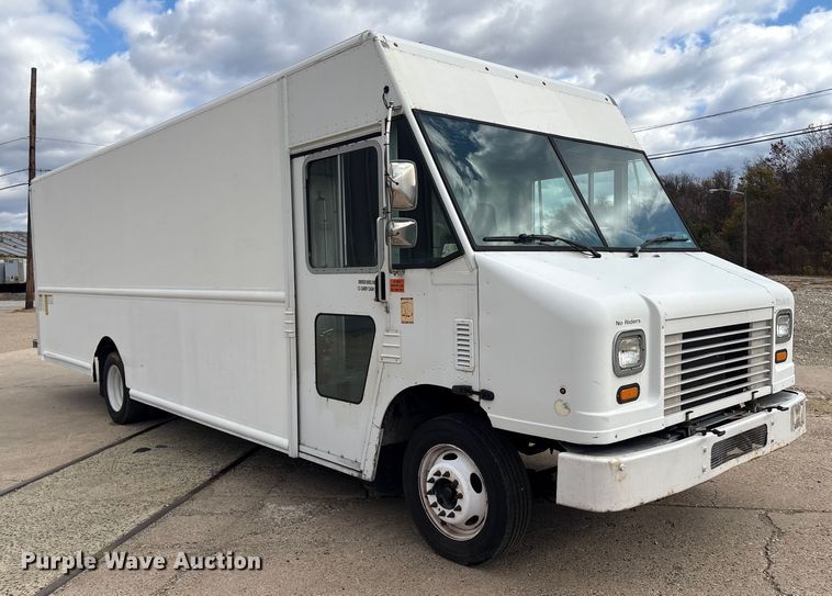 image for item ET8613 2013 Ford F59 delivery truck