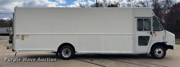 image for item ET8613 2013 Ford F59 delivery truck