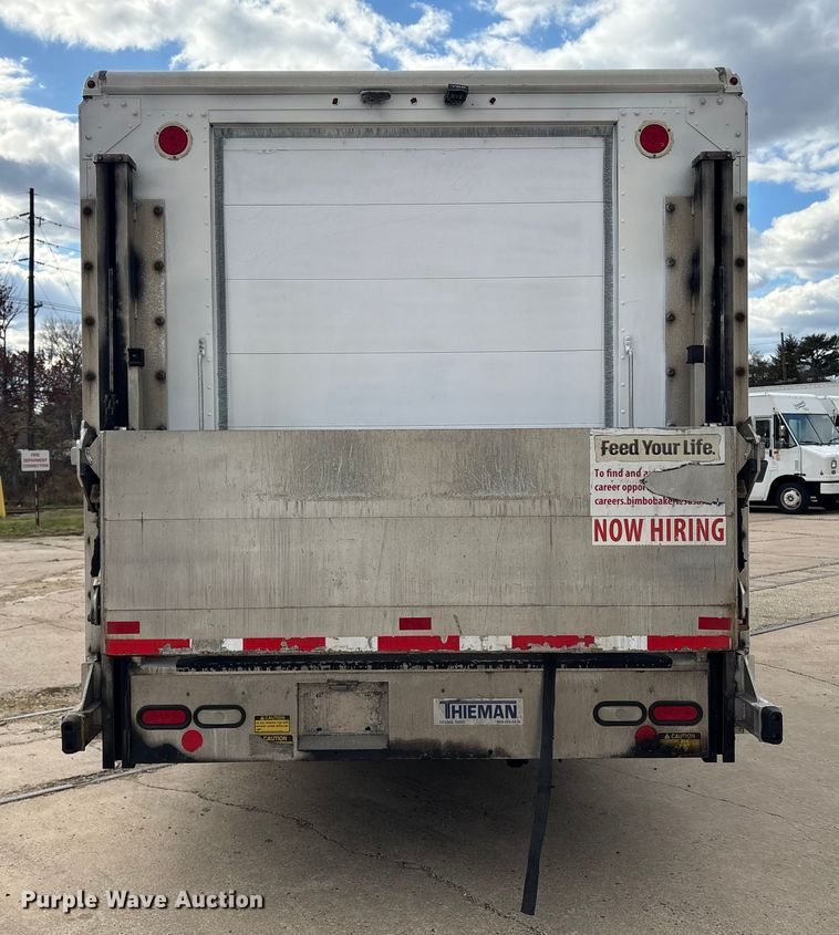 image for item ET8613 2013 Ford F59 delivery truck