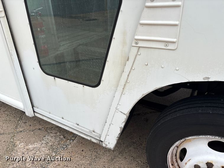 image for item ET8613 2013 Ford F59 delivery truck