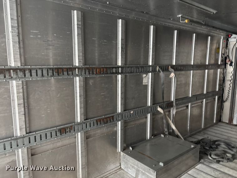 image for item ET8613 2013 Ford F59 delivery truck