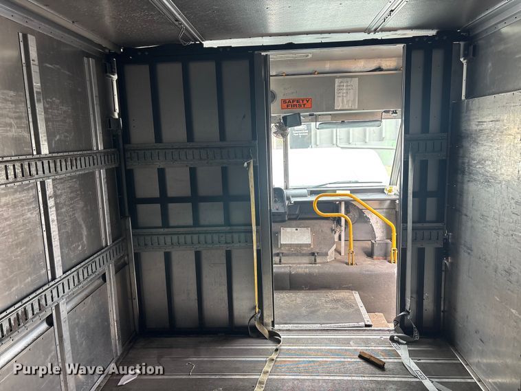 image for item ET8613 2013 Ford F59 delivery truck