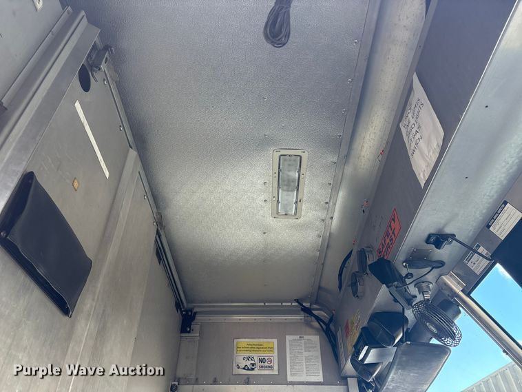 image for item ET8613 2013 Ford F59 delivery truck