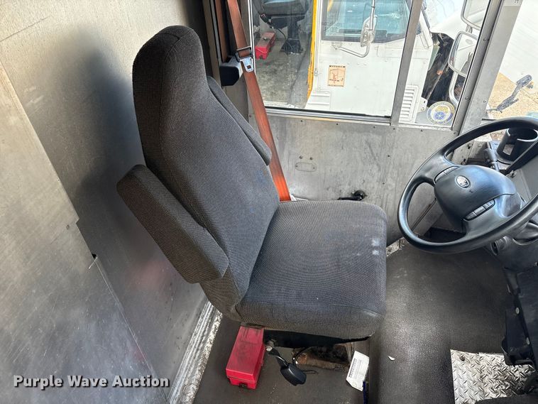 image for item ET8613 2013 Ford F59 delivery truck