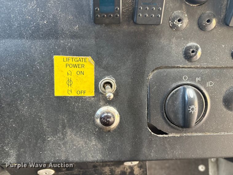 image for item ET8613 2013 Ford F59 delivery truck