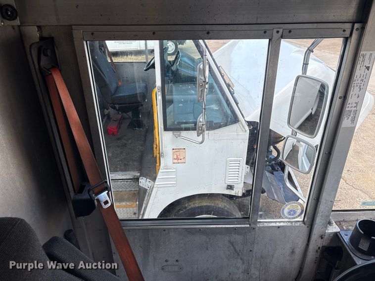 image for item ET8613 2013 Ford F59 delivery truck