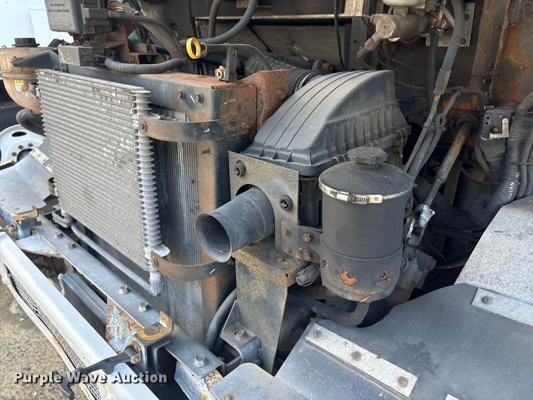 image for item ET8613 2013 Ford F59 delivery truck