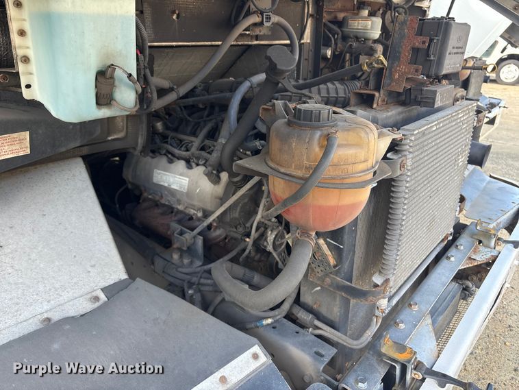 image for item ET8613 2013 Ford F59 delivery truck