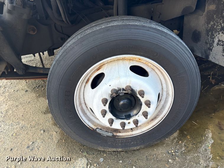 image for item ET8613 2013 Ford F59 delivery truck