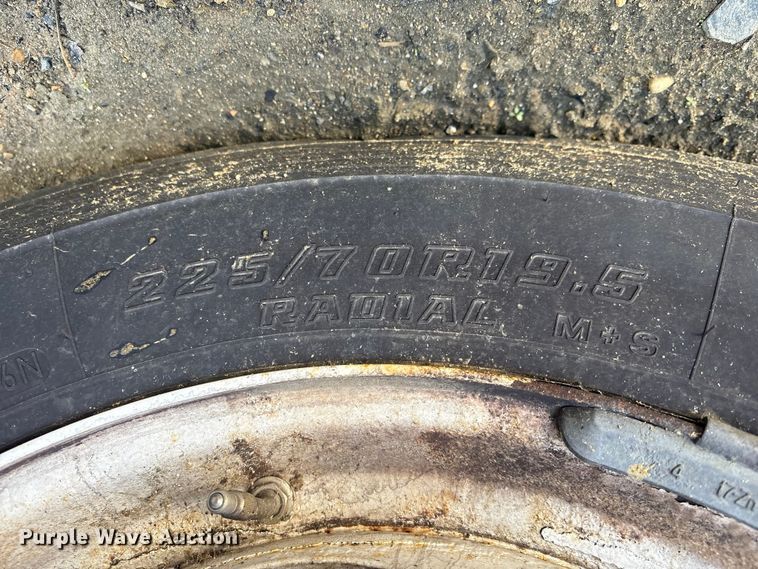 image for item ET8613 2013 Ford F59 delivery truck