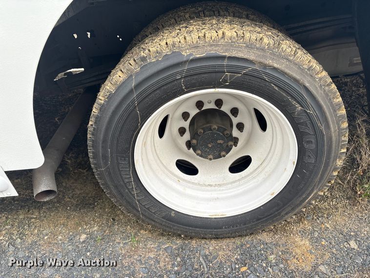 image for item ET8613 2013 Ford F59 delivery truck