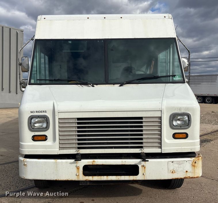 image for item ET8614 2013 Ford F59 delivery truck