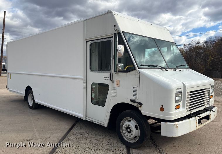 image for item ET8614 2013 Ford F59 delivery truck